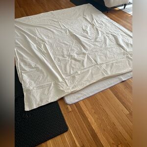 Elegant White Bedspread blanket cover